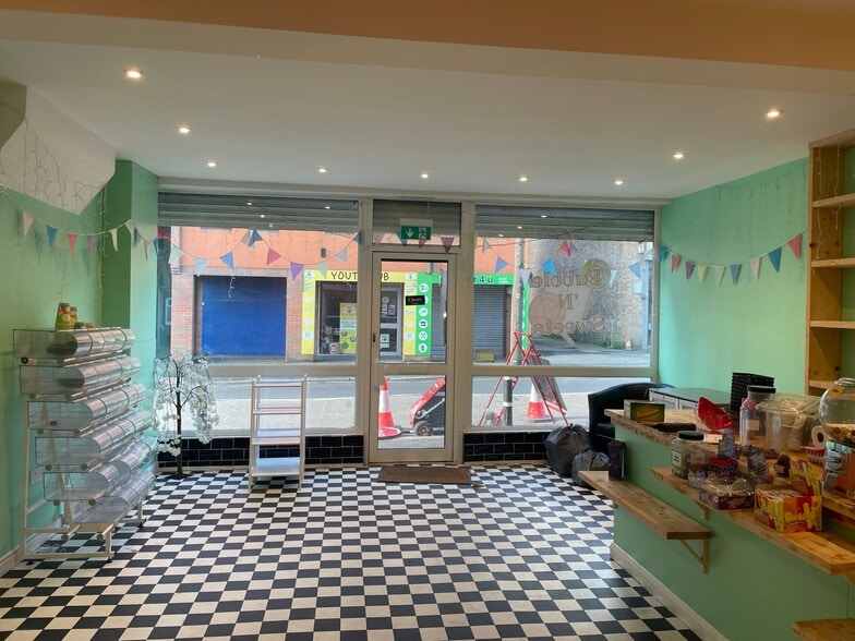 48 Ninfield Rd, Bexhill on Sea for lease - Interior Photo - Image 2 of 4