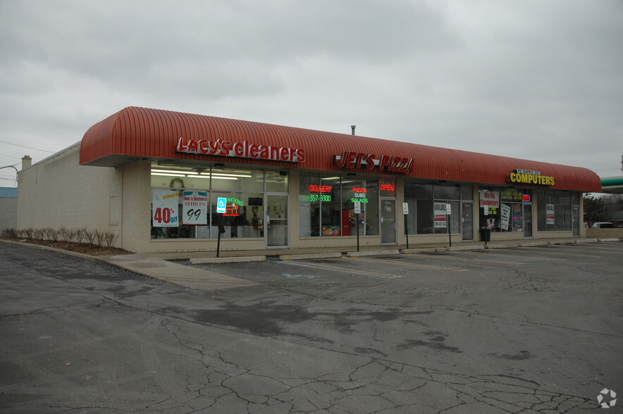 23935-23959 W Nine Mile Rd, Southfield, MI for lease - Building Photo - Image 3 of 3