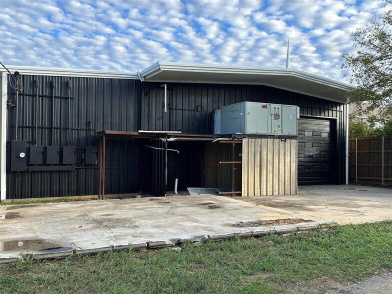 117 N 2nd St, Krum, TX for lease - Building Photo - Image 3 of 10