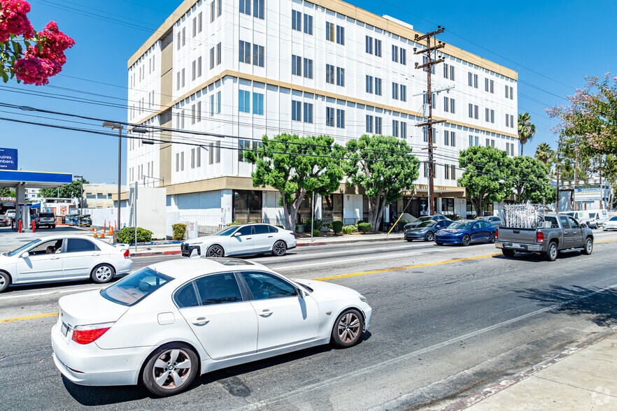 15243 Vanowen St, Van Nuys, CA for lease - Building Photo - Image 2 of 3