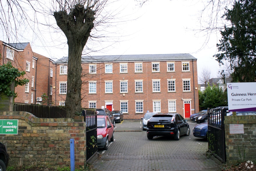 1 St. Michaels Sq, Gloucester for sale - Building Photo - Image 3 of 14