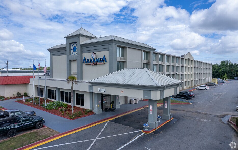 911 E Oglethorpe Blvd, Albany, GA for sale - Building Photo - Image 1 of 1