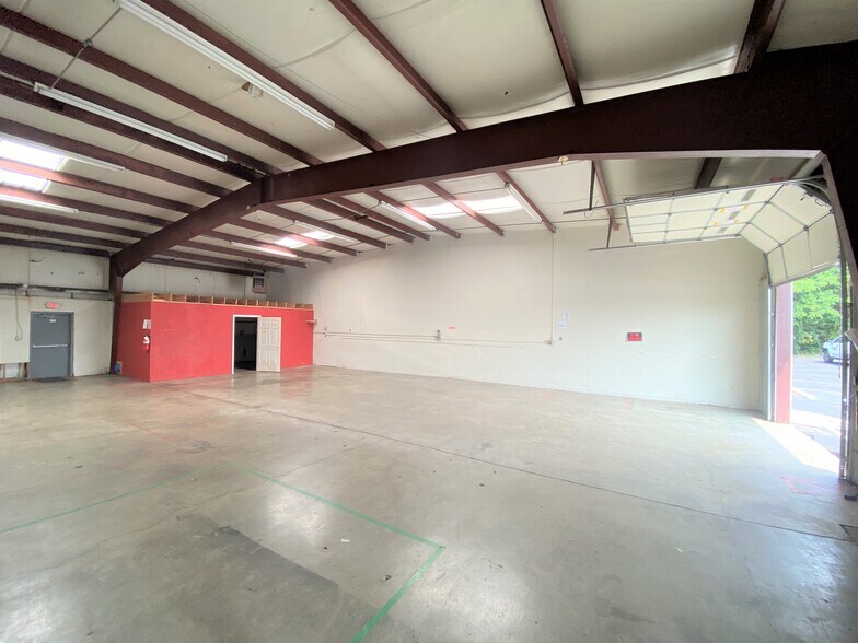 3791 Peters Creek Rd, Roanoke, VA for sale - Building Photo - Image 1 of 1