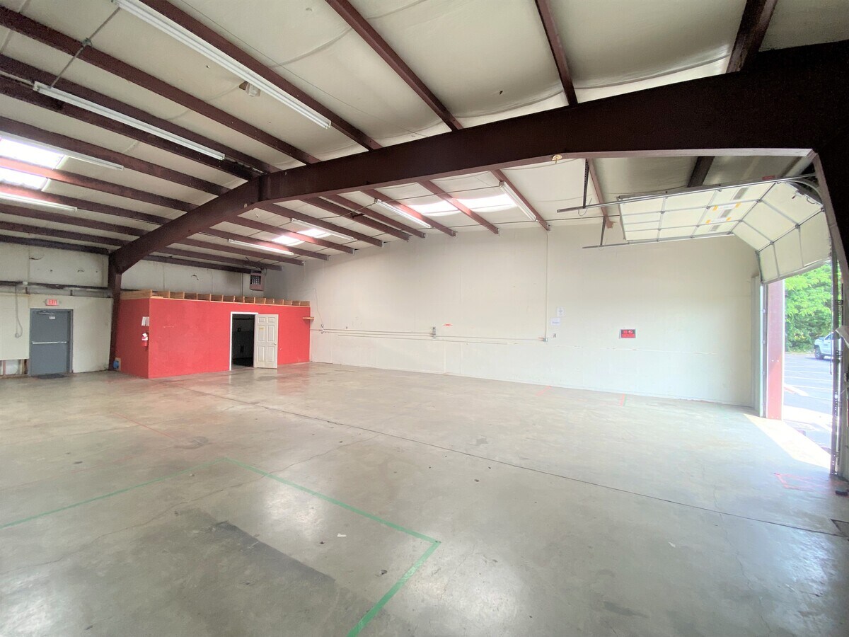 3791 Peters Creek Rd, Roanoke, VA 24018