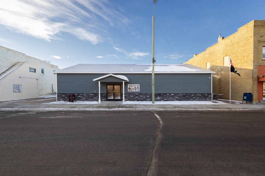 317 Studdart Ave, Graceville, MN for sale - Building Photo - Image 1 of 46