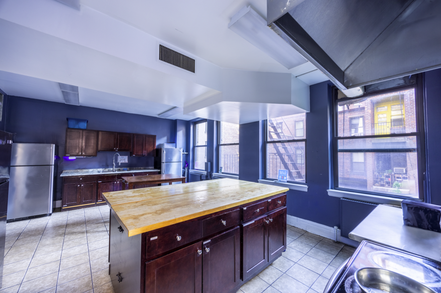 236 W 72nd St, New York, NY for sale - Building Photo - Image 1 of 49