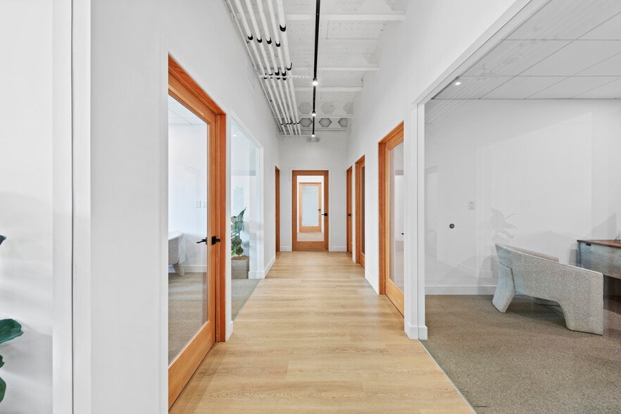 139 S Beverly Dr, Beverly Hills, CA for lease - Interior Photo - Image 2 of 5