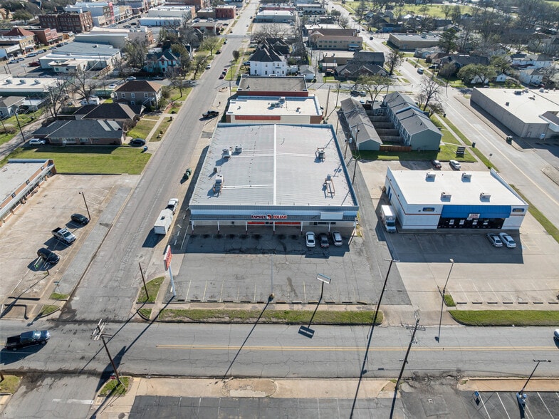 200 S Armstrong Ave, Denison, TX for sale - Building Photo - Image 2 of 40