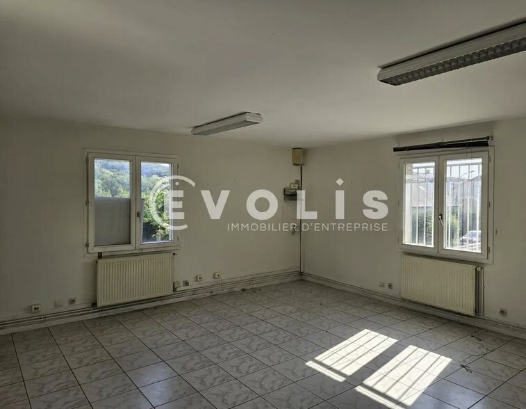 19 Avenue Du 8 Mai 1945, Pecqueuse for sale - Building Photo - Image 3 of 3