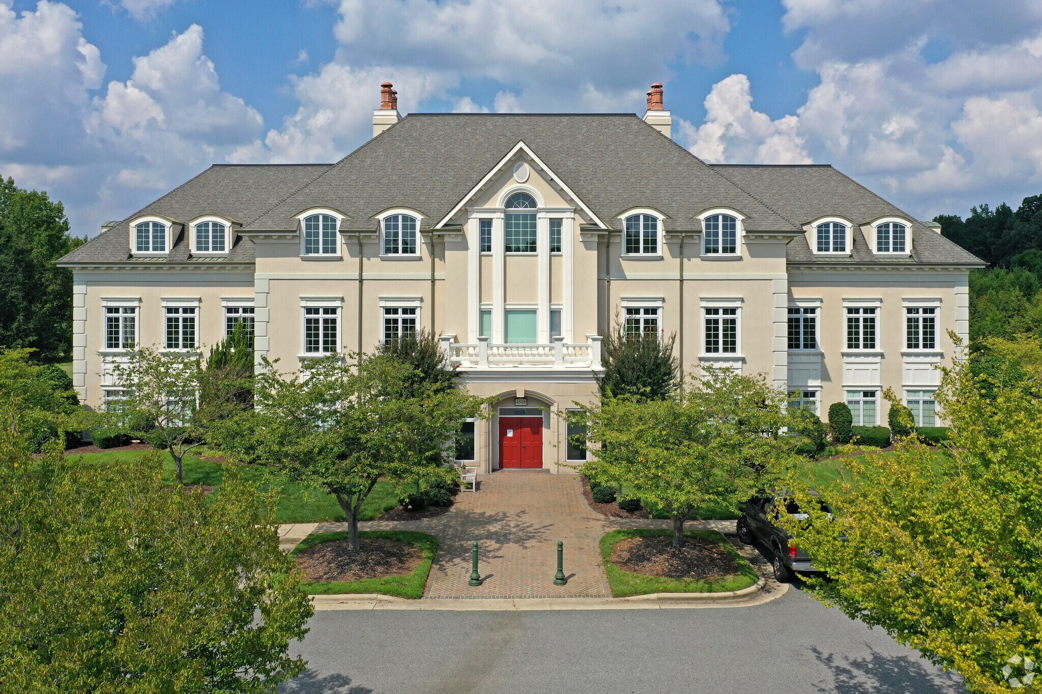 4508 Weybridge Ln, Greensboro, NC for sale Primary Photo- Image 1 of 1