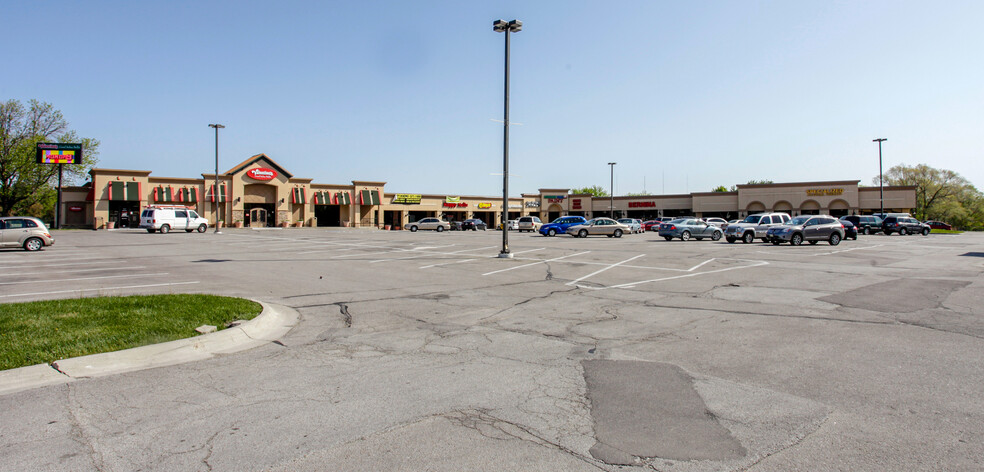 10102-10190 Maple Rd, Omaha, NE for lease - Building Photo - Image 1 of 7