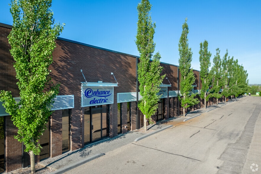 1231 36th Ave NE, Calgary, AB for sale - Primary Photo - Image 1 of 1