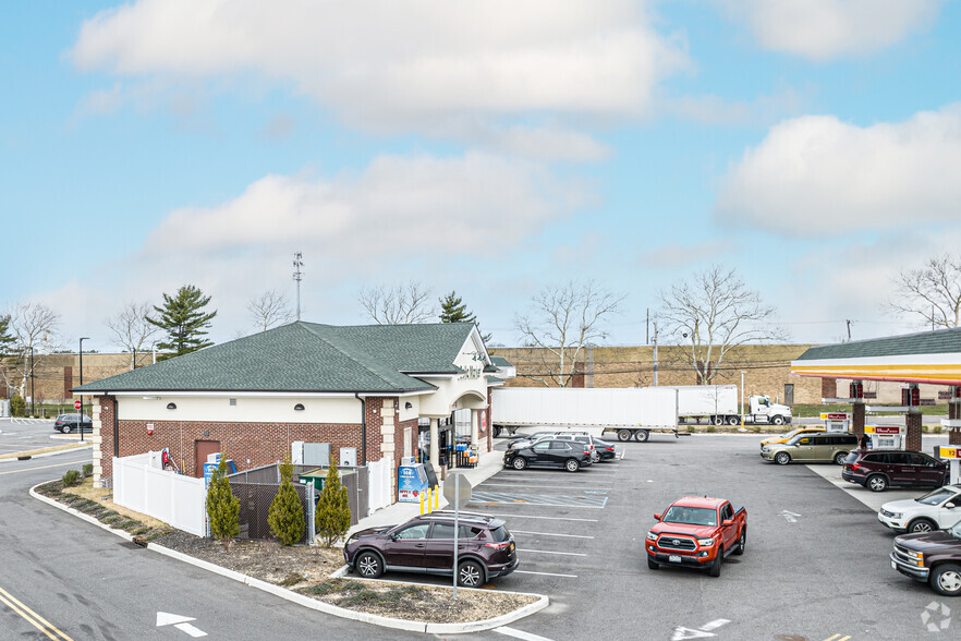 450 Commack Rd, Deer Park, NY for lease - Primary Photo - Image 1 of 6