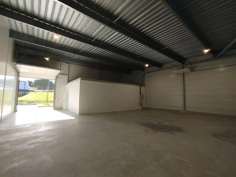 2 Bis Avenue Roland Garros, Sainte-Foy-d'Aigrefeuille for lease - Building Photo - Image 1 of 7