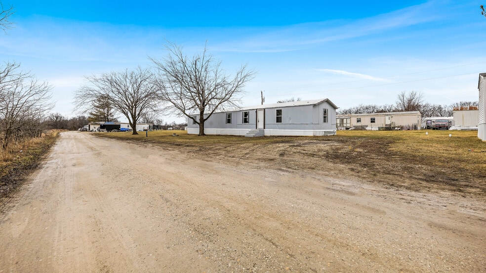 100 Circle Dr, Foley, MO for sale - Building Photo - Image 3 of 18