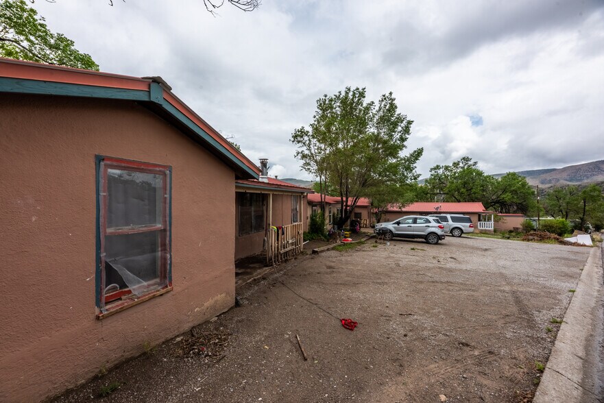 108 Spring Rd, Ruidoso Downs, NM 88346