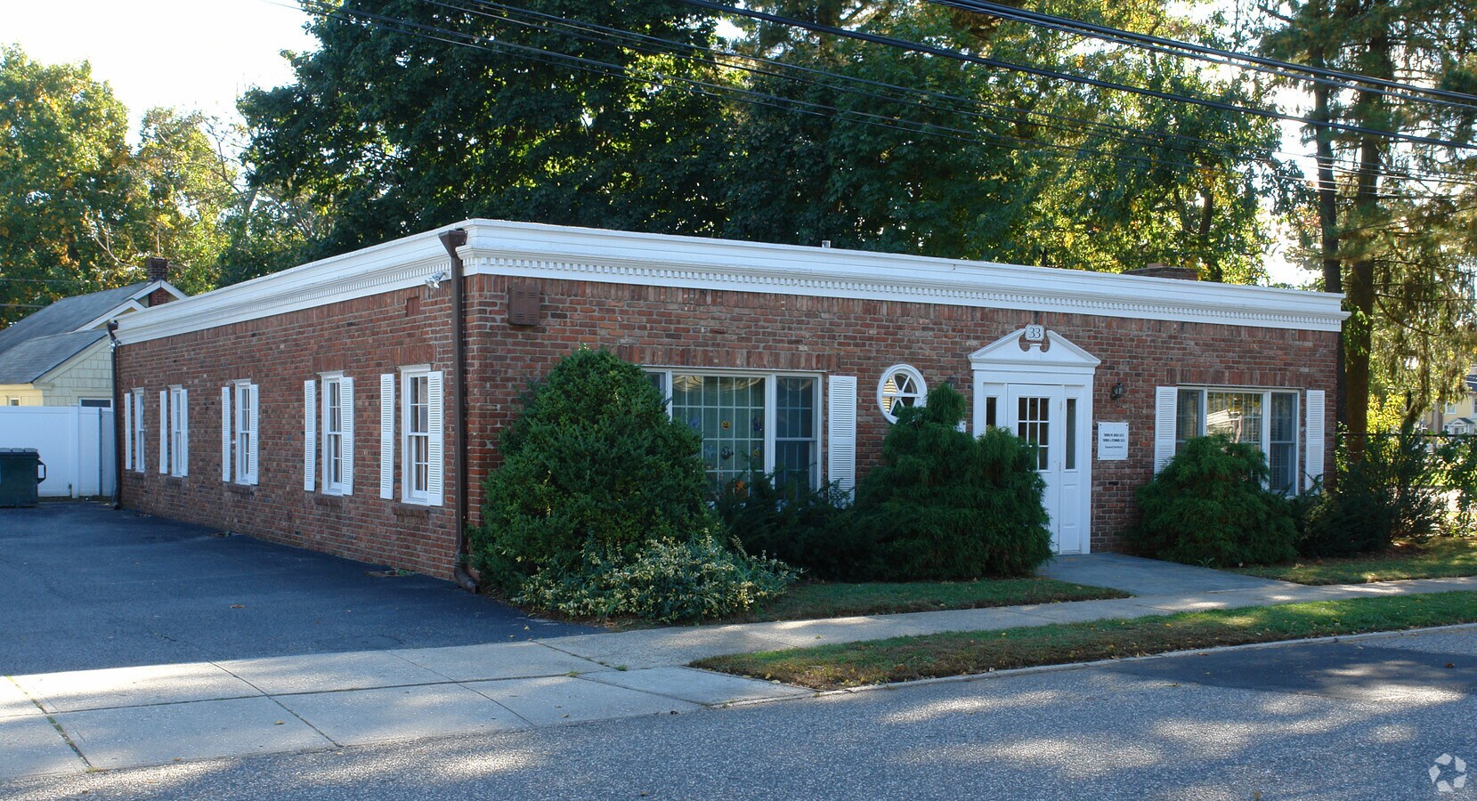 33 Candee Ave, Sayville, NY 11782