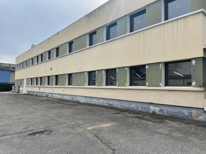 Office in Aubagne for lease - Building Photo - Image 3 of 5