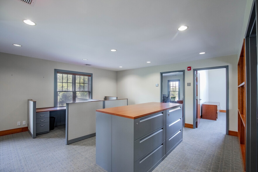 50 Station Rd, Water Mill, NY for lease - Matterport 3D Scan - Image 2 of 19