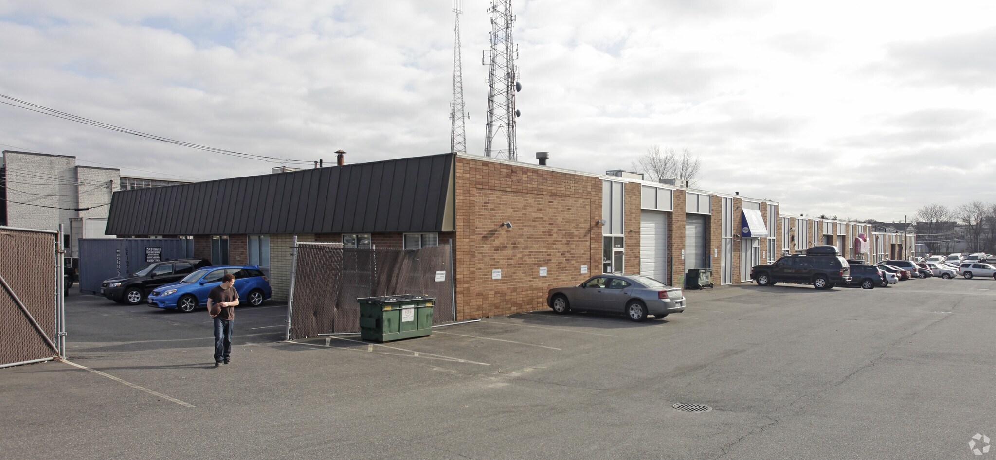 121 DuPont St, Plainview, NY for sale Primary Photo- Image 1 of 3