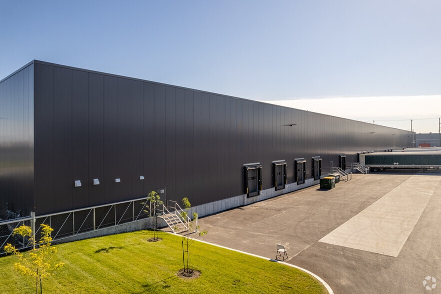 11235 Boul Métropolitain E, Montréal, QC for lease - Building Photo - Image 3 of 19