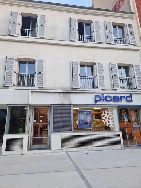 Office in Vincennes for sale Building Photo- Image 1 of 12