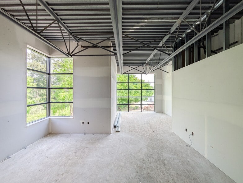 8030 Enterprise Dr, Chilliwack, BC for lease - Interior Photo - Image 3 of 6