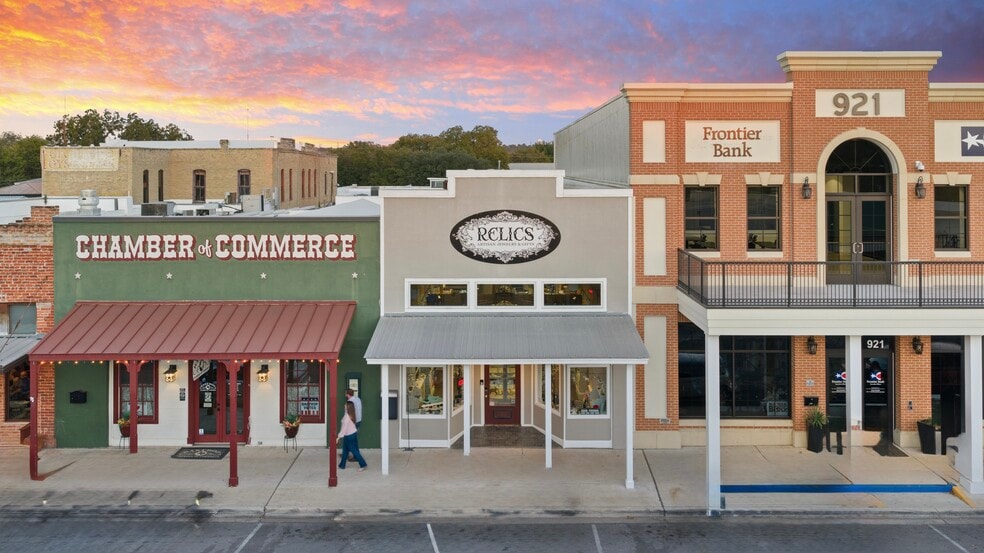 925 Main St, Bastrop, TX for sale - Building Photo - Image 1 of 42