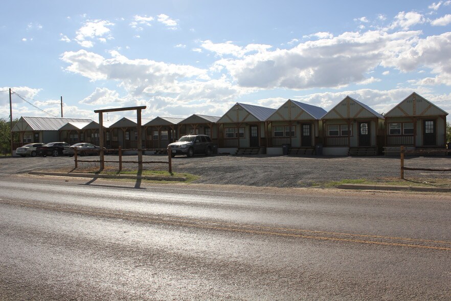 10 S Commerce St, Big Wells, TX for sale - Building Photo - Image 1 of 1