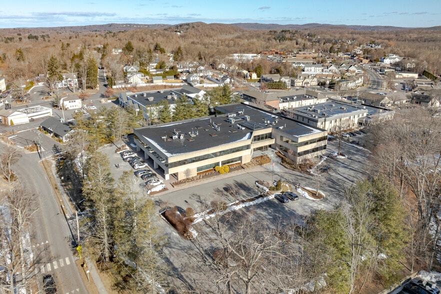 90 Grove St, Ridgefield, CT for sale - Building Photo - Image 3 of 15