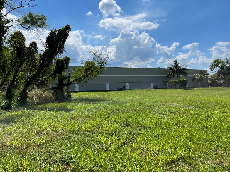 5445 NW 24th St, Margate, FL 33063