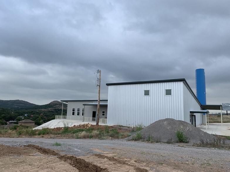 18377 State Highway 49 & 18407 State Highway 49, Medicine Park, OK for sale - Primary Photo - Image 1 of 28