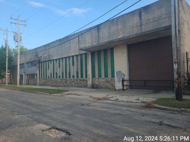 3851 N Hubbard St, Milwaukee, WI for lease - Building Photo - Image 1 of 4