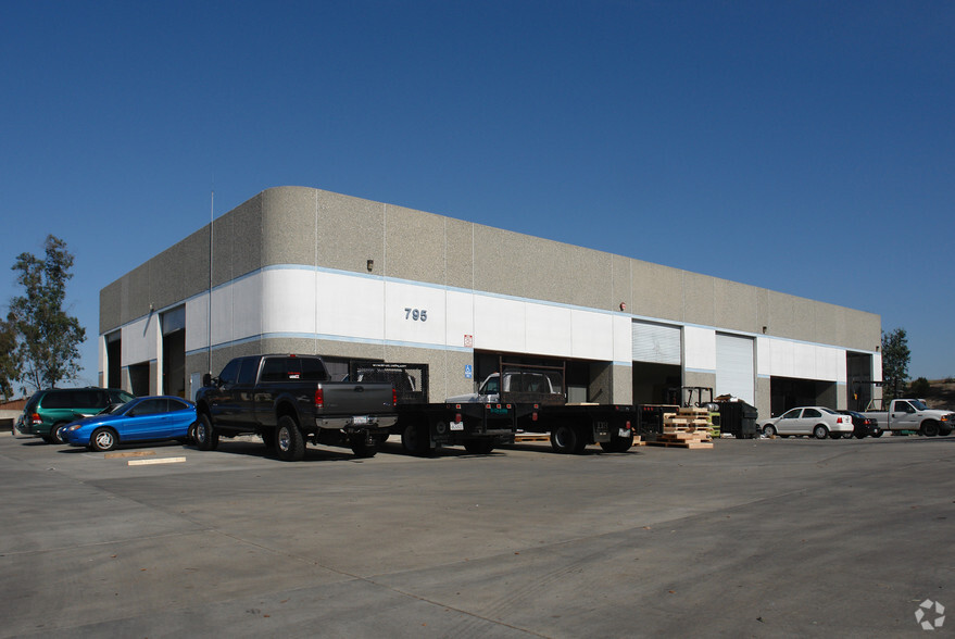 795 North Ave, Vista, CA for lease - Building Photo - Image 1 of 3