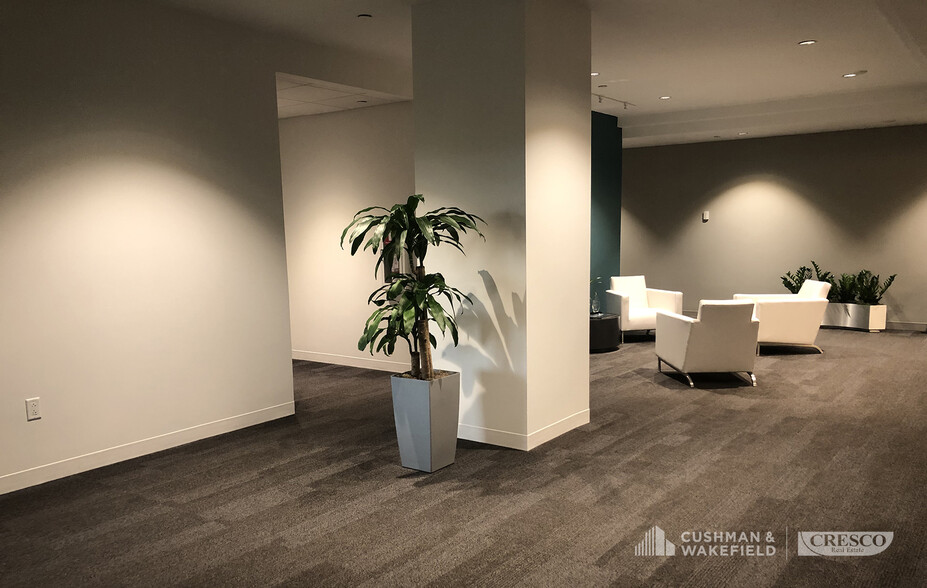 5915 Landerbrook Dr, Mayfield Heights, OH for lease - Interior Photo - Image 2 of 6