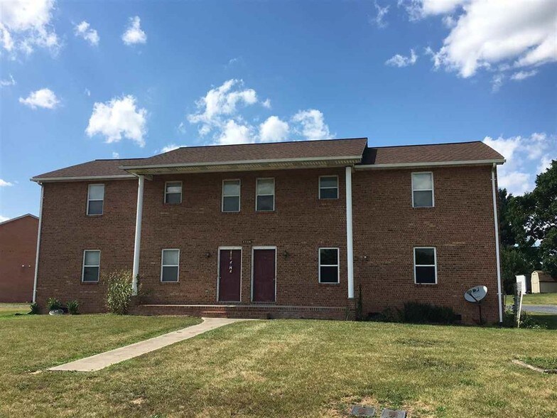 1100 Riggleman Dr, Timberville, VA 22853