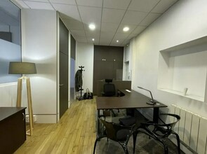 Office in Lyon for lease Interior Photo- Image 2 of 5