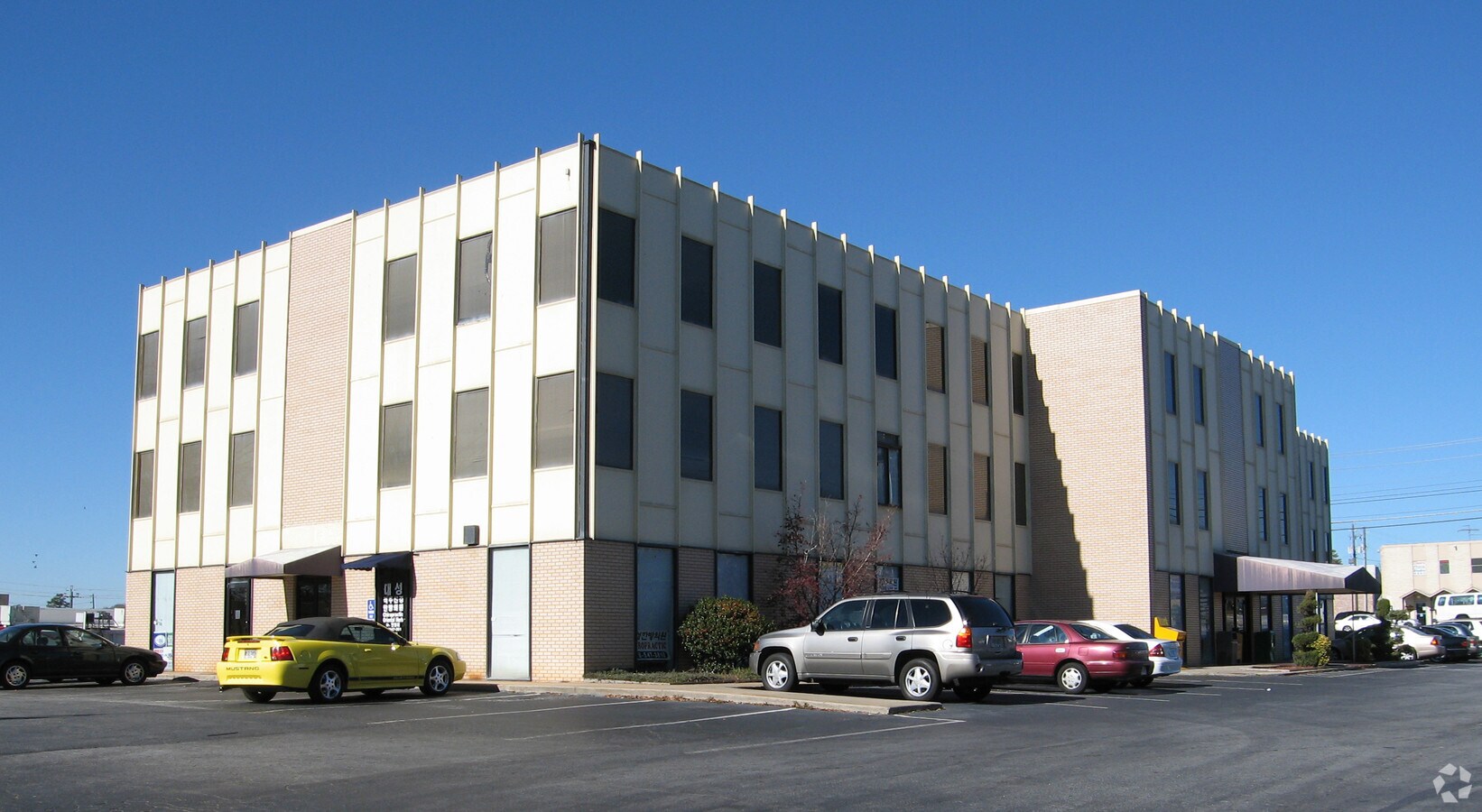 2505 Chamblee Tucker Rd, Atlanta, GA 30341