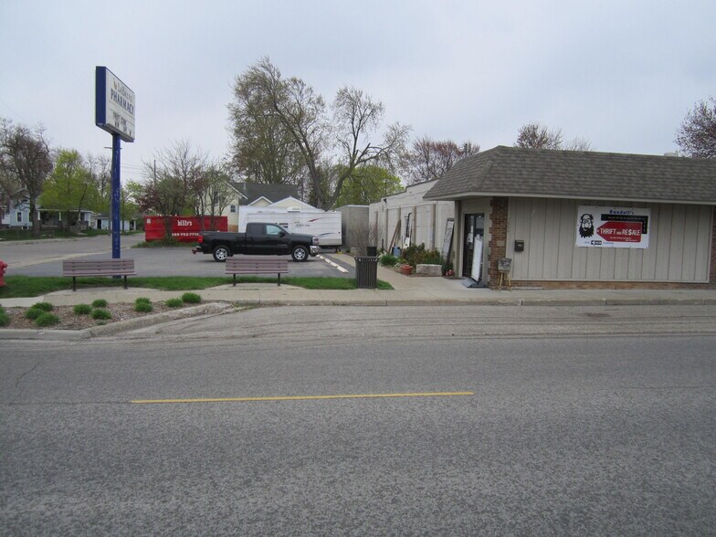 1606 Woodside Ave, Essexville, MI 48732