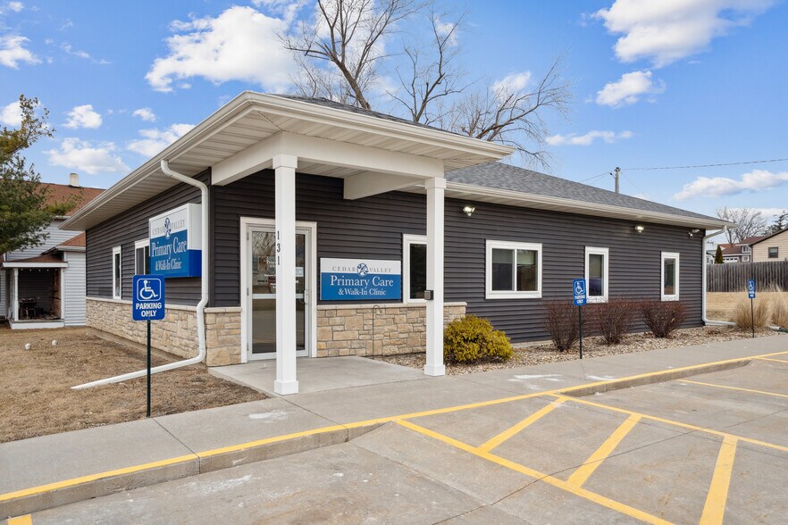 131 Main E st, Shellsburg, IA for sale - Primary Photo - Image 1 of 1