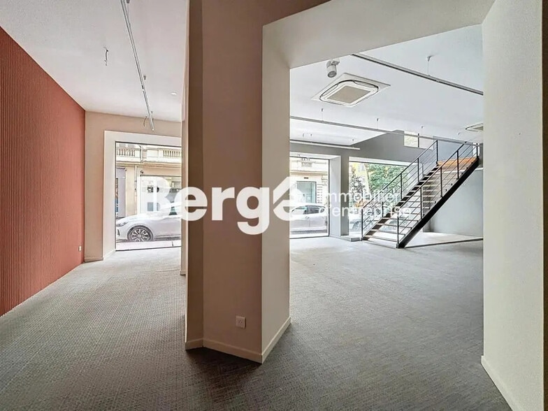 Retail in Nice for lease - Interior Photo - Image 3 of 11
