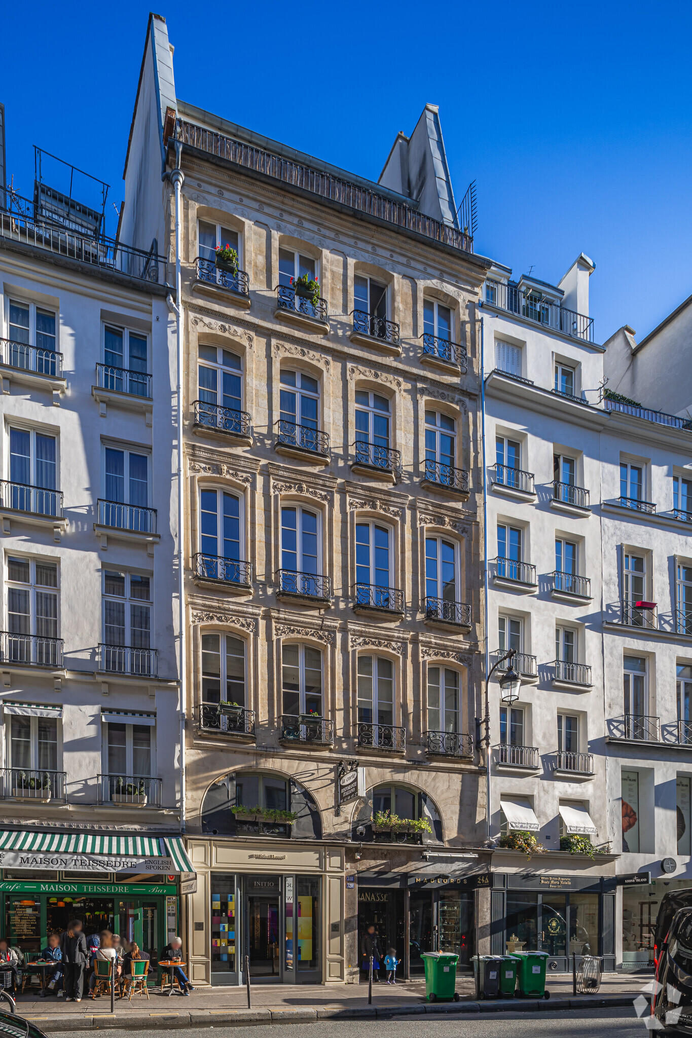 Office in Paris for sale Primary Photo- Image 1 of 6