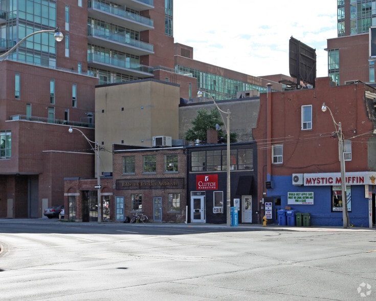155-157 Richmond St, Toronto, ON for lease - Building Photo - Image 2 of 2