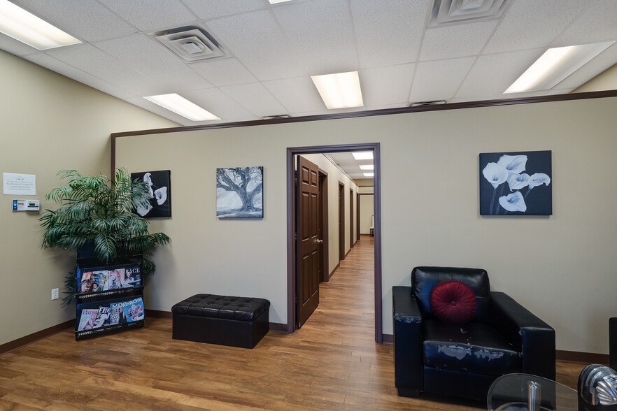 1288 Sycamore View Rd, Memphis, TN for sale - Interior Photo - Image 3 of 32