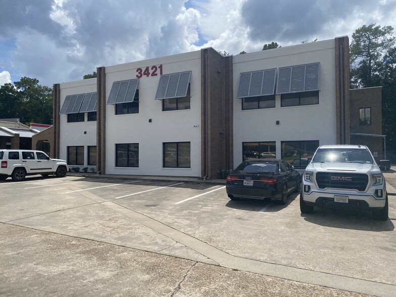 3411-3421 W Davis St, Conroe, TX for lease - Building Photo - Image 2 of 14