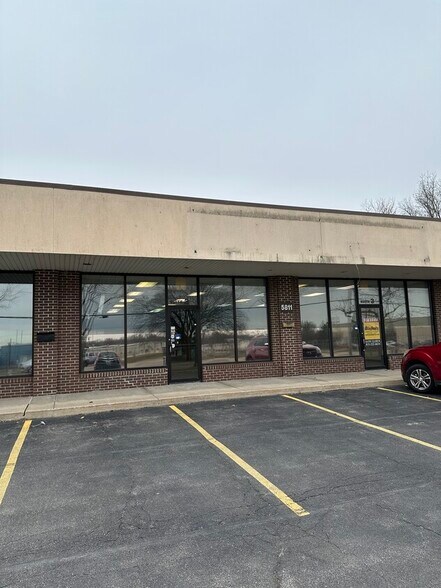 5811 Forest Hills Rd, Rockford, IL for lease - Building Photo - Image 2 of 14