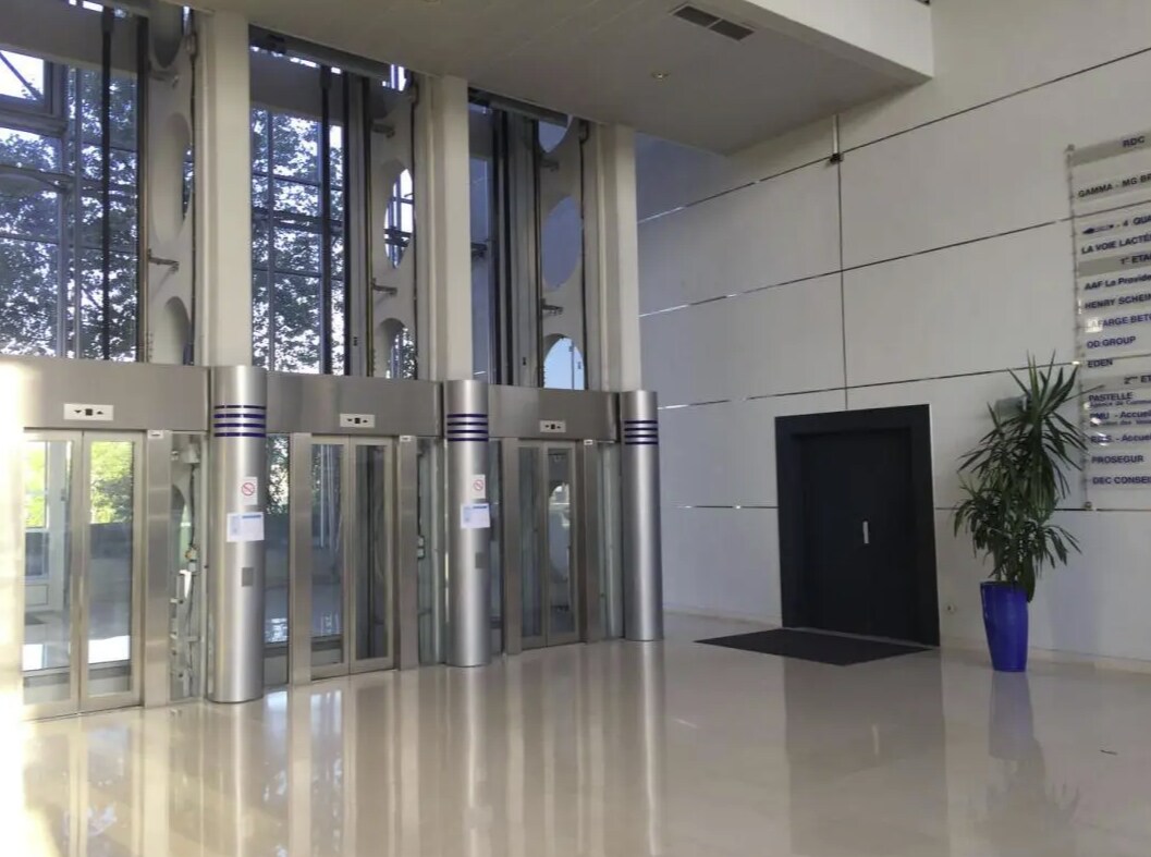 Office in Alfortville for lease Building Photo- Image 1 of 5