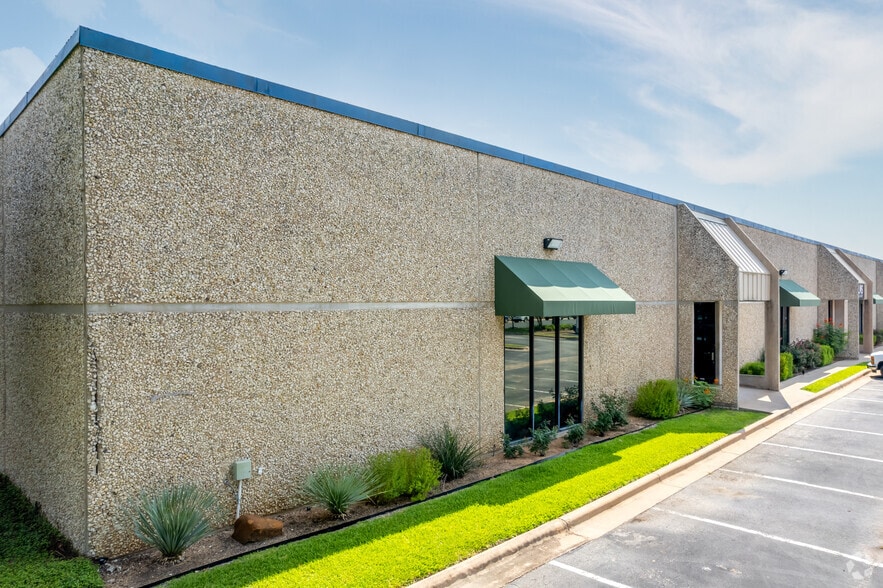 2010 Centimeter Cir, Austin, TX for lease - Building Photo - Image 1 of 5