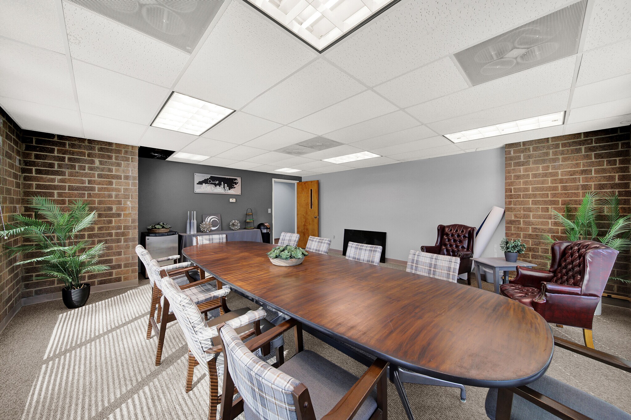 425 E Arrowhead Dr, Charlotte, NC for lease Building Photo- Image 1 of 4