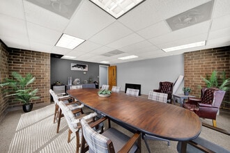 425 E Arrowhead Dr, Charlotte, NC for lease Building Photo- Image 1 of 4